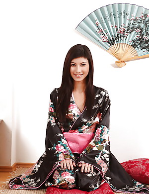 Em gái Nhật Bản tạo dáng cùng Kimono