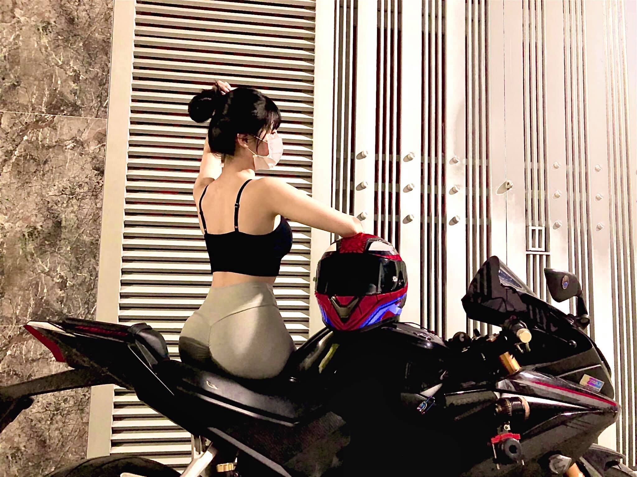 Nguyễn Thu Trang cô nàng Biker với body bỏng rẫy