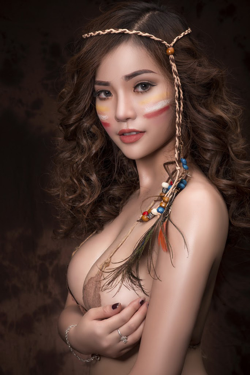 Phạm Hồng Nhung sexy trong bộ ảnh nữ thổ dân