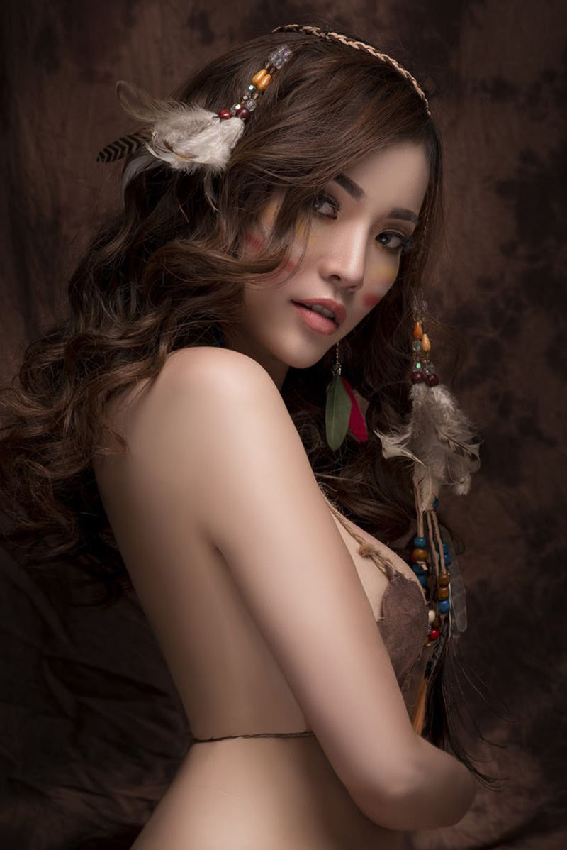 Phạm Hồng Nhung sexy trong bộ ảnh nữ thổ dân
