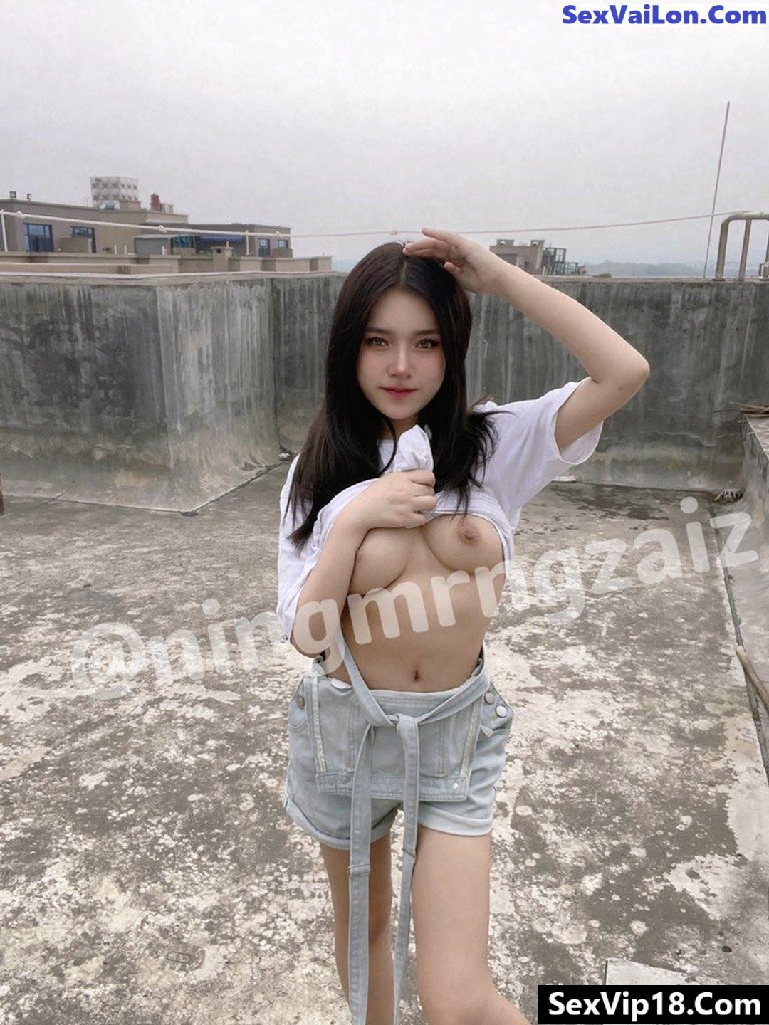 Ảnh sex public gái xinh Trung Quốc khoe hàng nơi công cộng