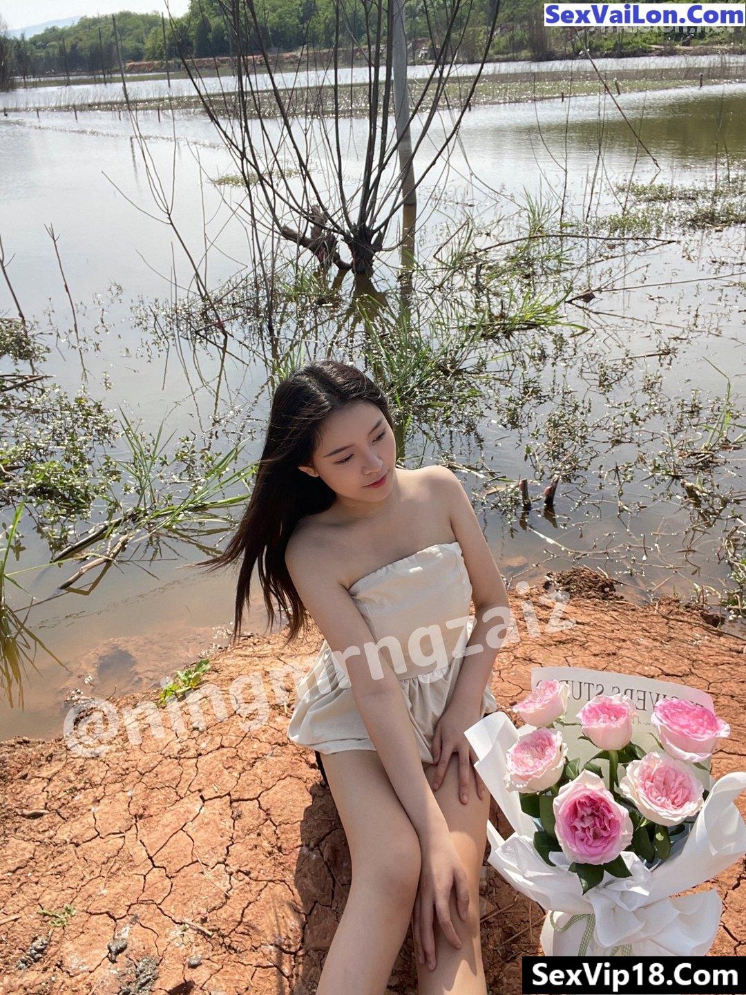 Ảnh sex public gái xinh Trung Quốc khoe hàng nơi công cộng