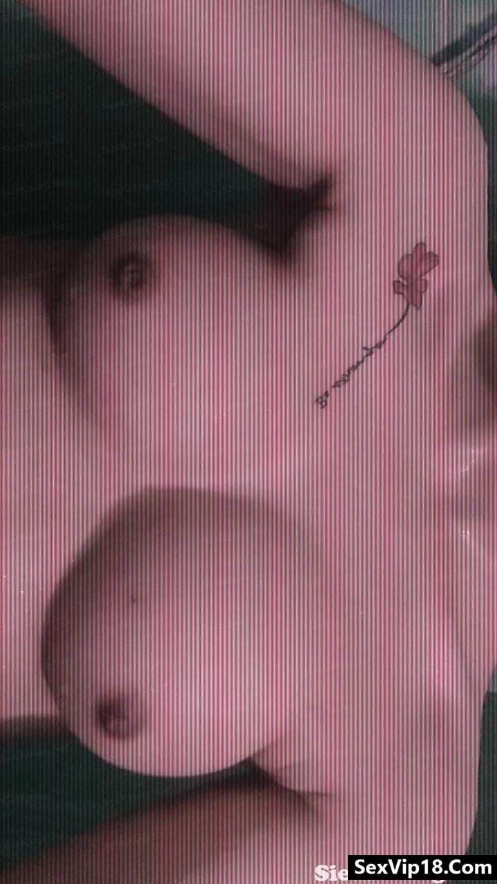 Ảnh sex nữ sinh Việt Nam khoe ngực ti hồng